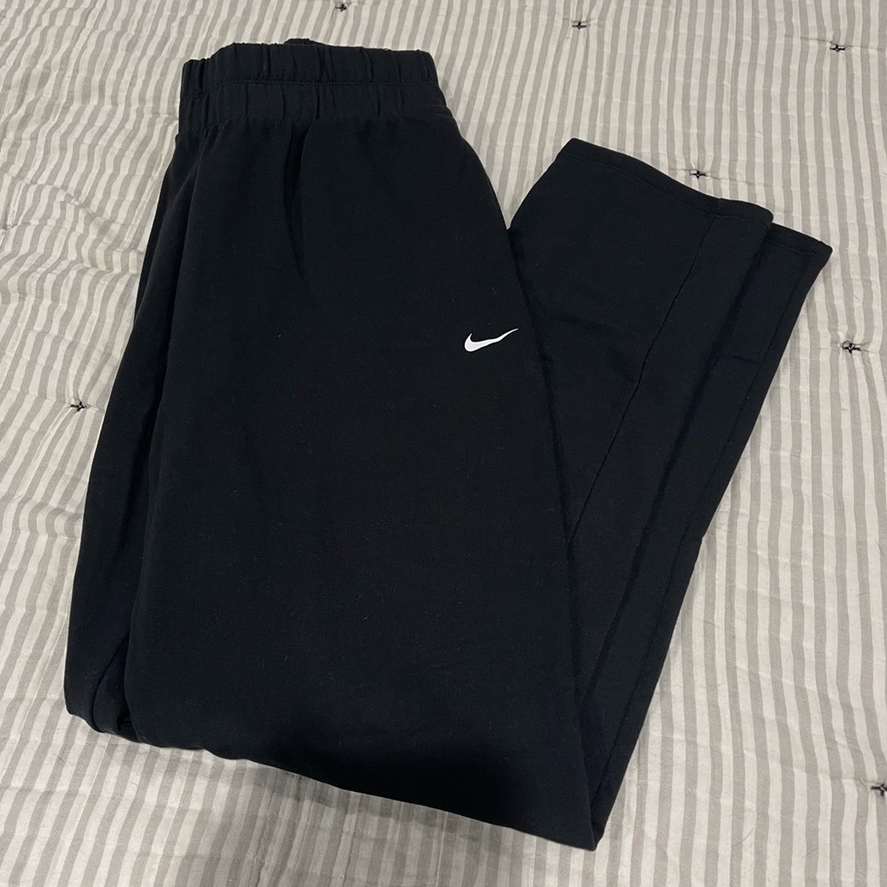 Nike Women’s Straight Leg Sweatpants